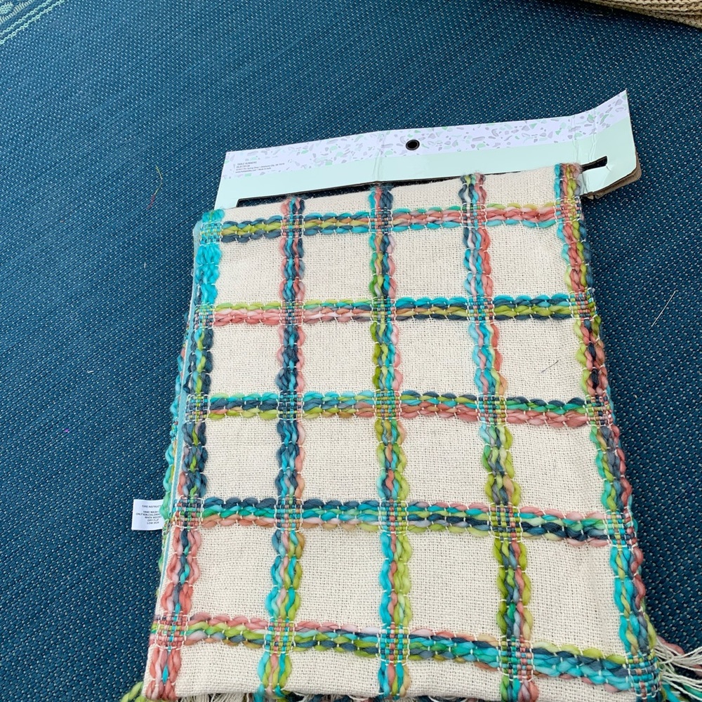 Table Runner - Picture 5 of 6